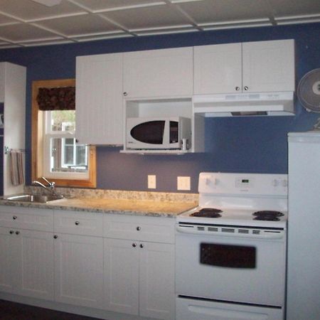Lakewoods Cottage Oxtongue Lake Room photo