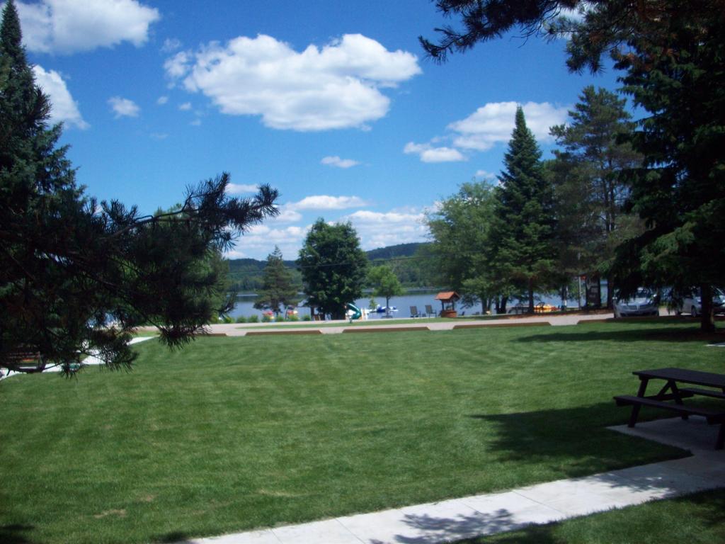Lakewoods Cottage Oxtongue Lake Room photo