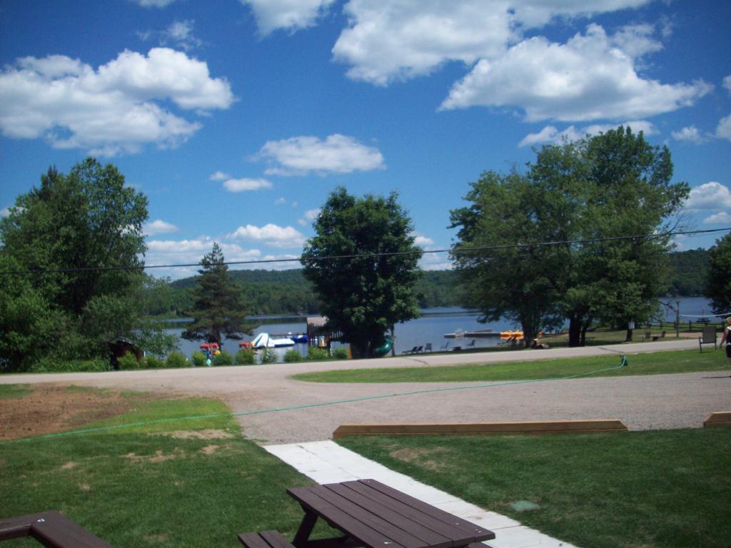 Lakewoods Cottage Oxtongue Lake Room photo