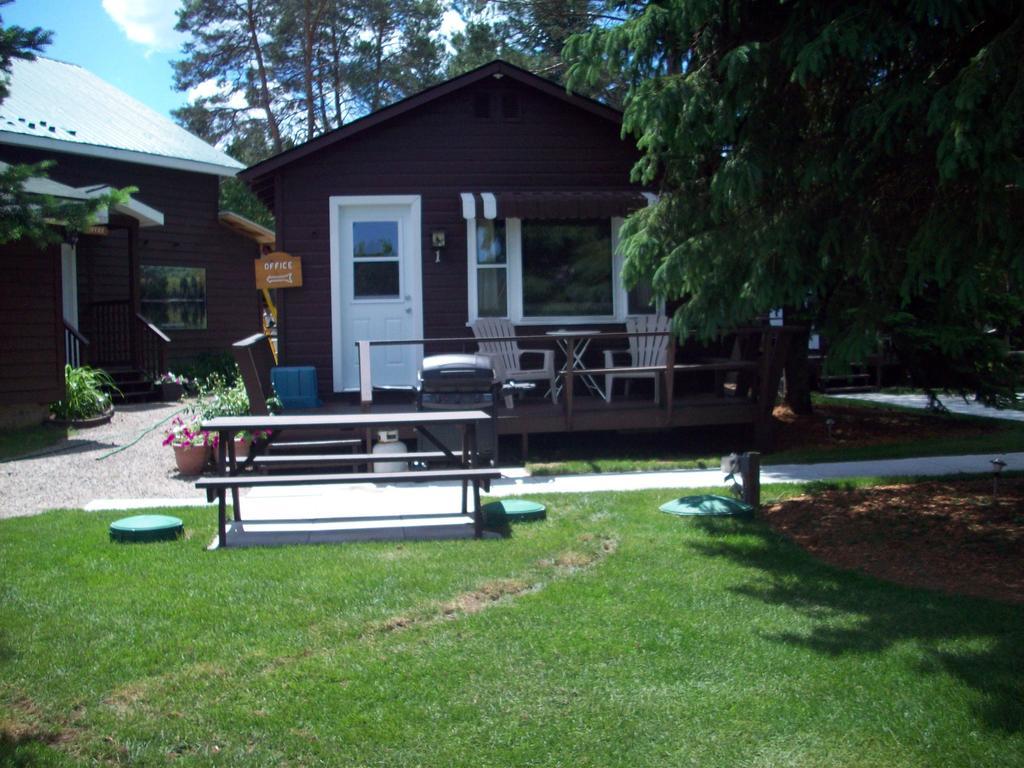 Lakewoods Cottage Oxtongue Lake Room photo