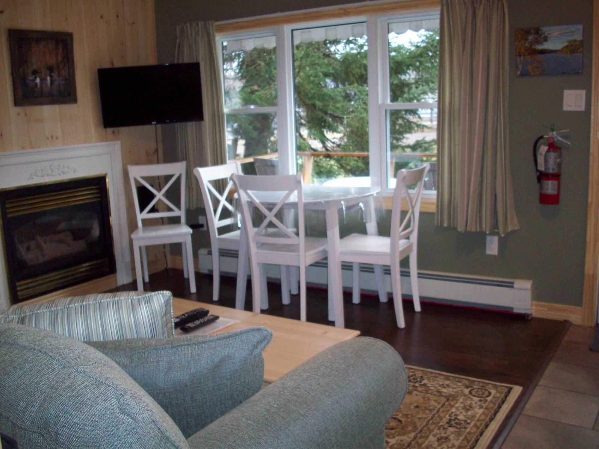 Lakewoods Cottage Oxtongue Lake Room photo