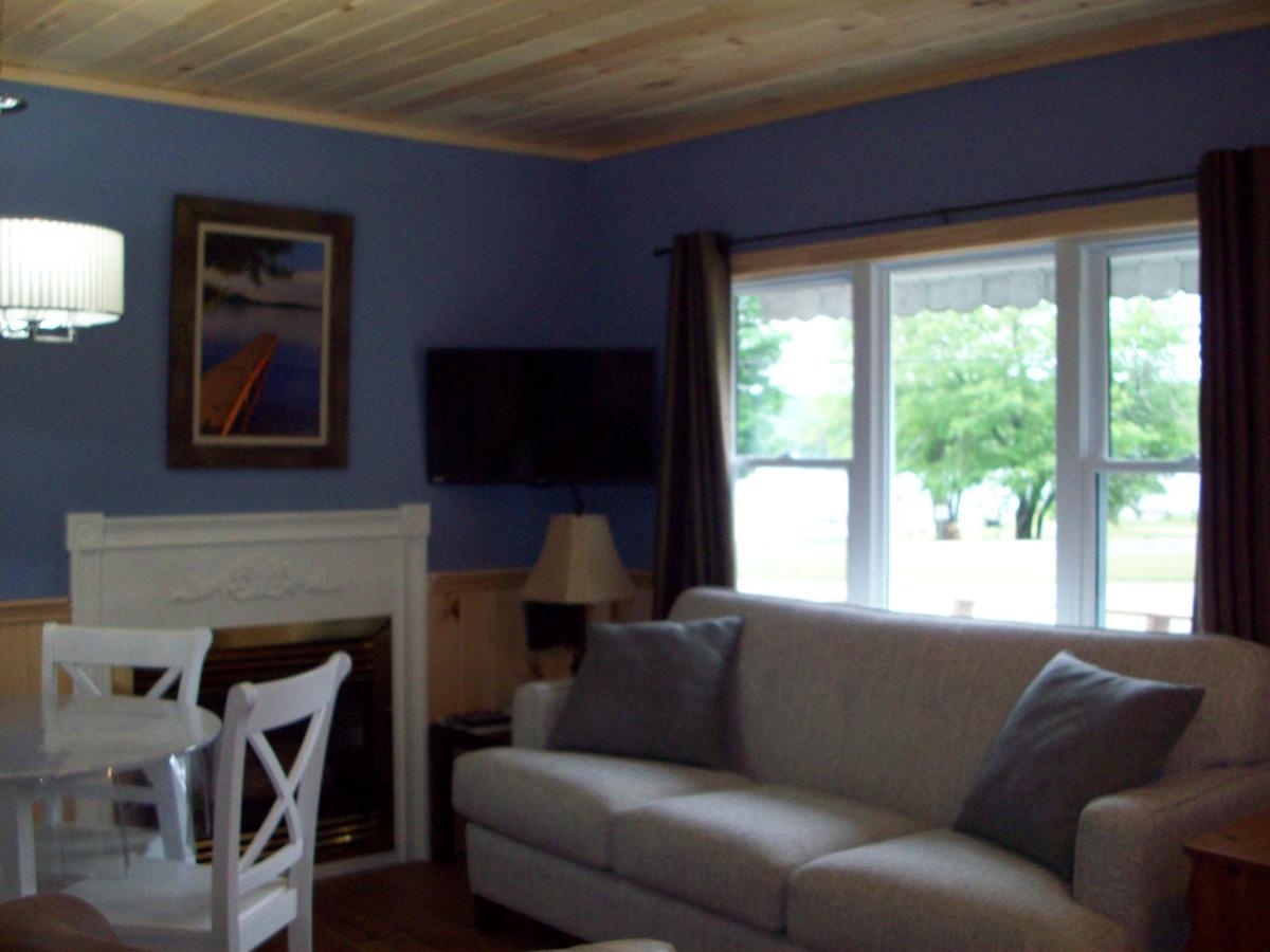 Lakewoods Cottage Oxtongue Lake Exterior photo