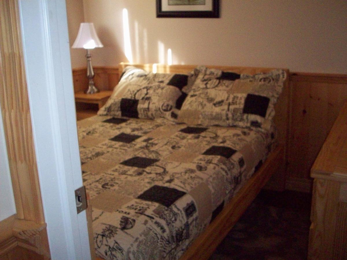 Lakewoods Cottage Oxtongue Lake Room photo